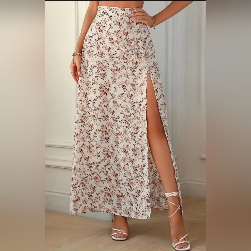 NEW ARRIVAL AND SO PRETTY Cream Floral Maxi Skirt with High Side Slit